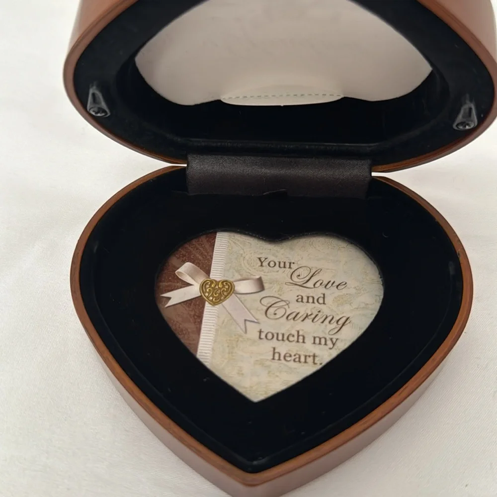 unbranded heart trinket